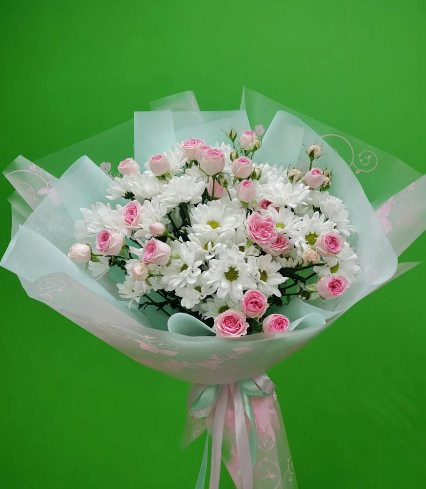 Букет влюбленный романтик в Красной Поляне Кировской области Букет цветов из: Розы и Хризантемы в Красной Поляне Кировской области