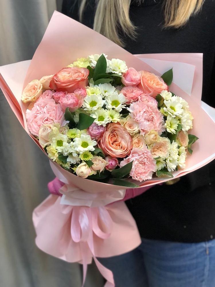 Букет цветов из: Гвоздики, Розы и Хризантемы в Красной Поляне Кировской области