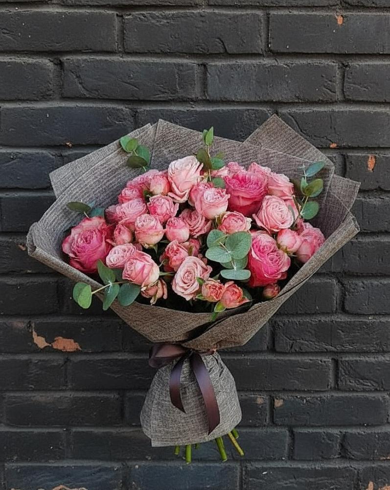 Букет розы в пальмах в Красной Поляне Кировской области Букет цветов из: Розы в Красной Поляне Кировской области