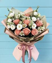 Букет олимп в Красной Поляне Кировской области Букет цветов из:  Розы, Альстромерии и Лизиантусы в Красной Поляне Кировской области