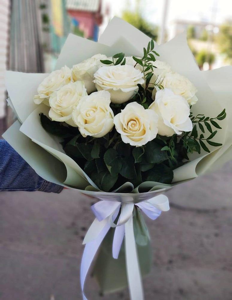 Белые розы Проуд в Красной Поляне Кировской области Букет Белые розы Проуд в Красной Поляне Кировской области