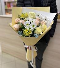 Букет цветов из:  Альстромерии, Розы и Хризантемы в Красной Поляне Кировской области