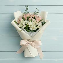 Букет цветов из:  Альстромерии в Красной Поляне Кировской области