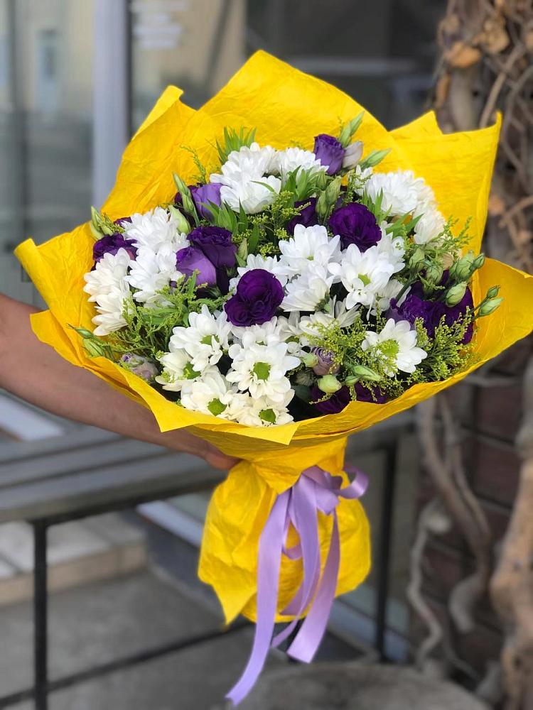 Букет облака в Красной Поляне Кировской области Букет цветов из: Ирисы, Хризантемы и Ромашки в Красной Поляне Кировской области