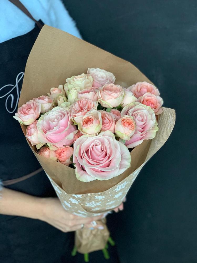 Букет ванильный зефир в Красной Поляне Кировской области Букет цветов из: Хризантемы и Розы в Красной Поляне Кировской области