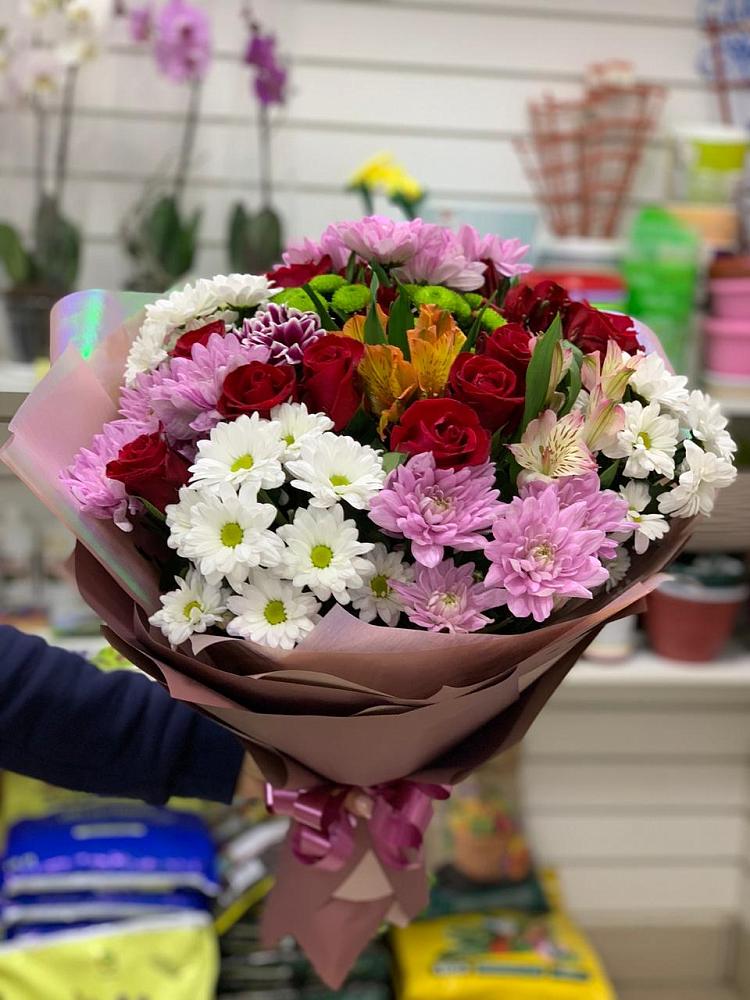 Букет салют цветов в Красной Поляне Кировской области Букет цветов из: Розы, Хризантемы и Альстромерии в Красной Поляне Кировской области