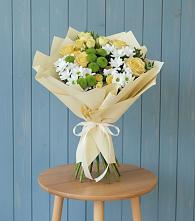 Букет Луч солнца в Красной Поляне Кировской области Букет цветов из:  Хризантемы и Розы в Красной Поляне Кировской области