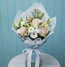Букет очаровательный аромат в Красной Поляне Кировской области Букет цветов из:  Розы и Лизиантусы в Красной Поляне Кировской области