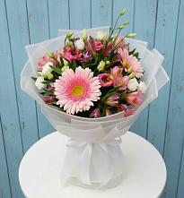 Букет прохладный бриз в Красной Поляне Кировской области Букет цветов из:  Герберы, Альстромерии и Лизиантусы в Красной Поляне Кировской области