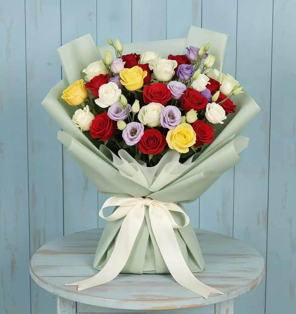 Букет цветов из: Розы в Красной Поляне Кировской области