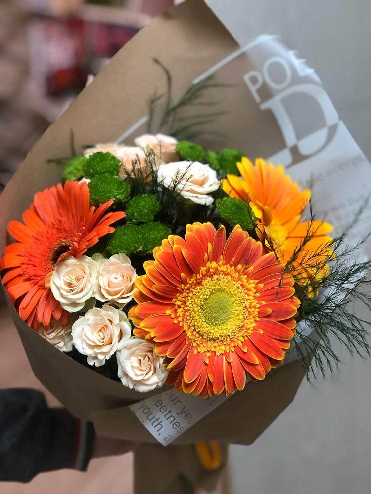 Букет желтый закат в Красной Поляне Кировской области Букет цветов из: Герберы, Хризантемы и Розы в Красной Поляне Кировской области