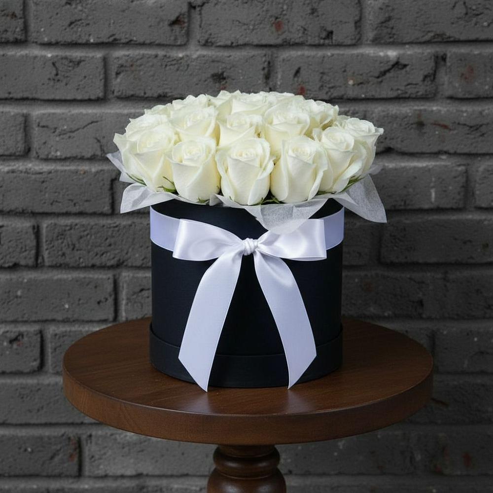 Композиция воздушная нежность в Красной Поляне Кировской области Цветочная композиция из Розы в шляпной коробке в Красной Поляне Кировской области