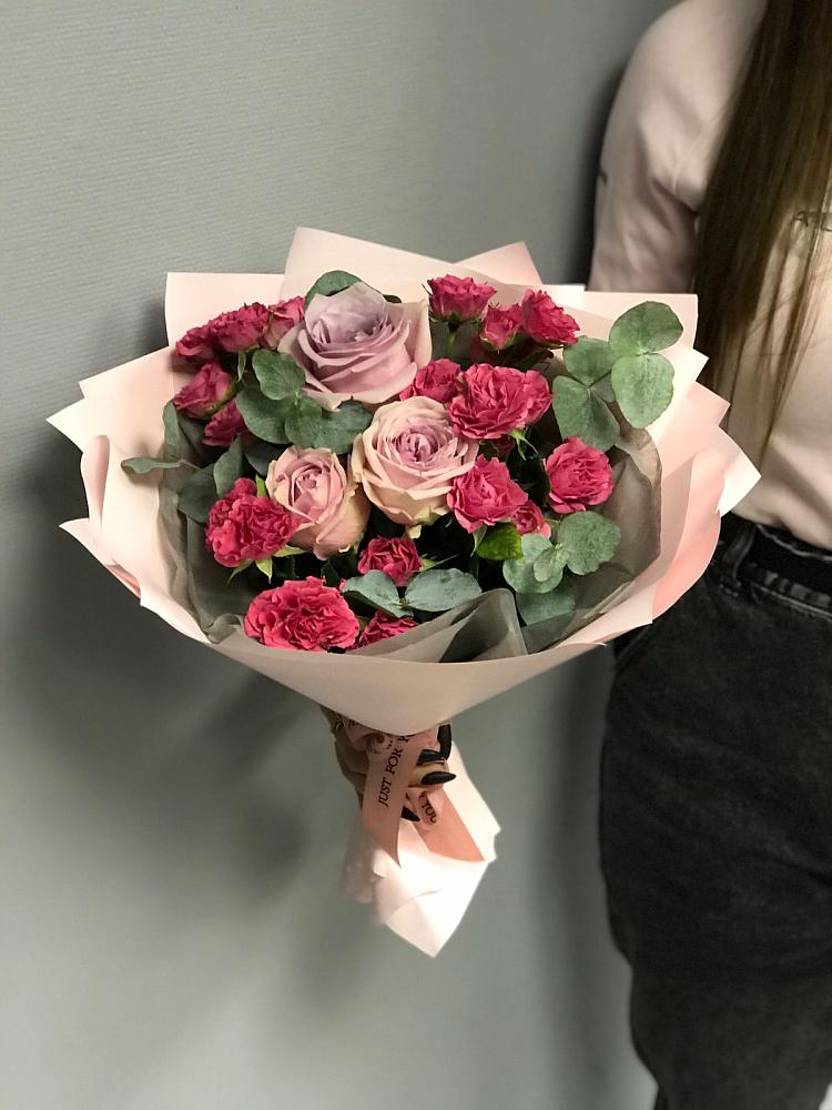 Букет восхищение в Красной Поляне Кировской области Букет цветов из: Гвоздики и Розы в Красной Поляне Кировской области