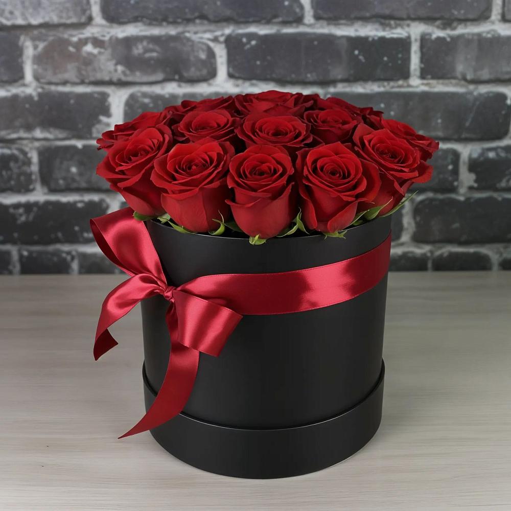 Композиция исключительность в Красной Поляне Кировской области Цветочная композиция из Розы в шляпной коробке в Красной Поляне Кировской области