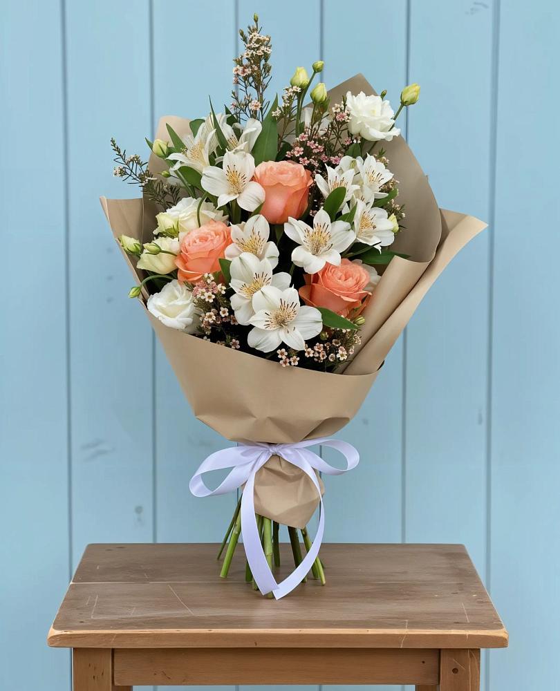 Букет яркий комплимент в Красной Поляне Кировской области Букет цветов из: Альстромерии, Лизиантусы, Розы и Хризантемы в Красной Поляне Кировской области